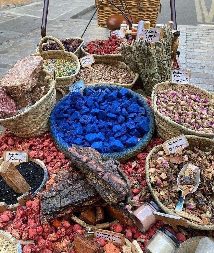 nila, poudre de nila, taches, tache d'acné, comment retirer ses taches, recette de masques maison avec du nila